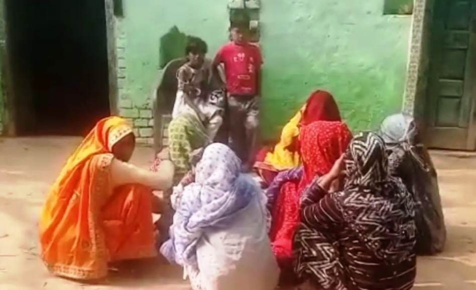 फंदे पर लटका मिला युवक का शव, सादाबाद क्षेत्र के गांव मढ़ाका का मामला, पड़ोसियों ने पुलिस को दी सूचना