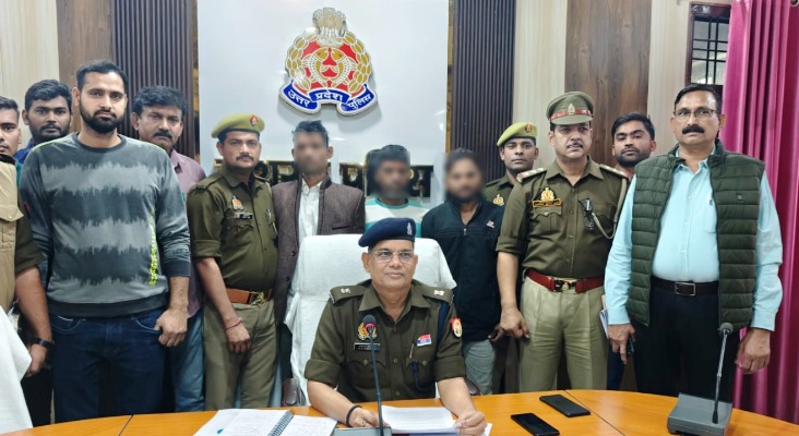 हाथरस में दुकानों पर हुई चोरियों का खुलासा, तीन शातिर गिरफ्तार, भारी मात्रा में सामान बरामद