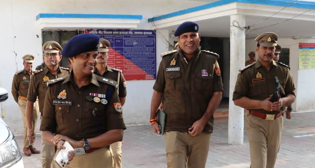 एसपी ने थाना हाथरस गेट का अर्धवार्षिक निरीक्षण किया, टॉप-10 अपराधियों व हिस्ट्रीशीटरों पर कड़ी निगरानी रखने के निर्देश, रात्रि गश्त, सतर्कता और जनता से बेहतर व्यवहार पर दिया जोर
