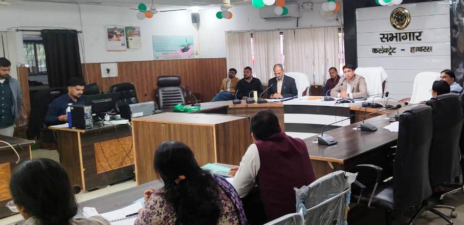 उद्योग बंधु समिति की बैठक में औद्योगिक निवेश और ऋण वितरण में तेजी लाने पर जोर, डीएम ने लंबित आवेदनों के शीघ्र निस्तारण और समन्वय पर दी हिदायत