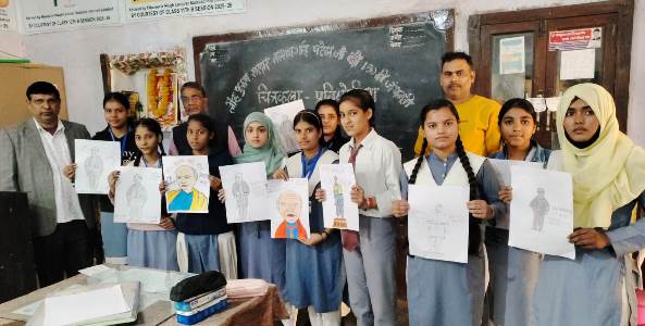 रजनी अव्वल और गौरी ने पाया दूसरा स्थान, सरदार पटेल की जयंती पर सादाबाद इंटर कॉलेज में हुआ आयोजन