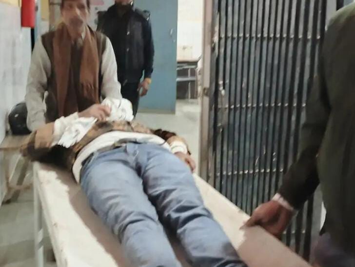 सादाबाद : लोडर की टक्कर से किसान घायल, राया तिराहे के निकट हुआ हादसा, सीएचसी में दिया गया उपचार