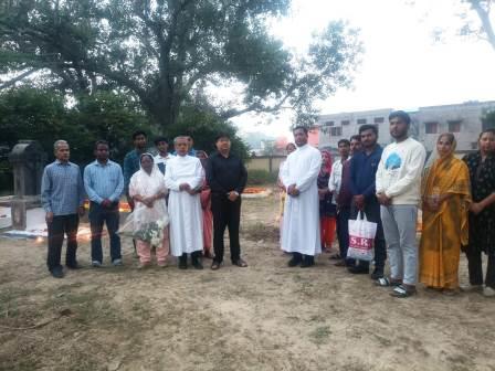 आल सोल्स डे पर दिवंगत आत्माओं के लिए विशेष प्रार्थना की