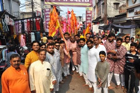 श्याम बाबा के जयकारों से गूंजा हाथरस, हाथरस में निकली श्री खाटू श्याम निशान यात्रा