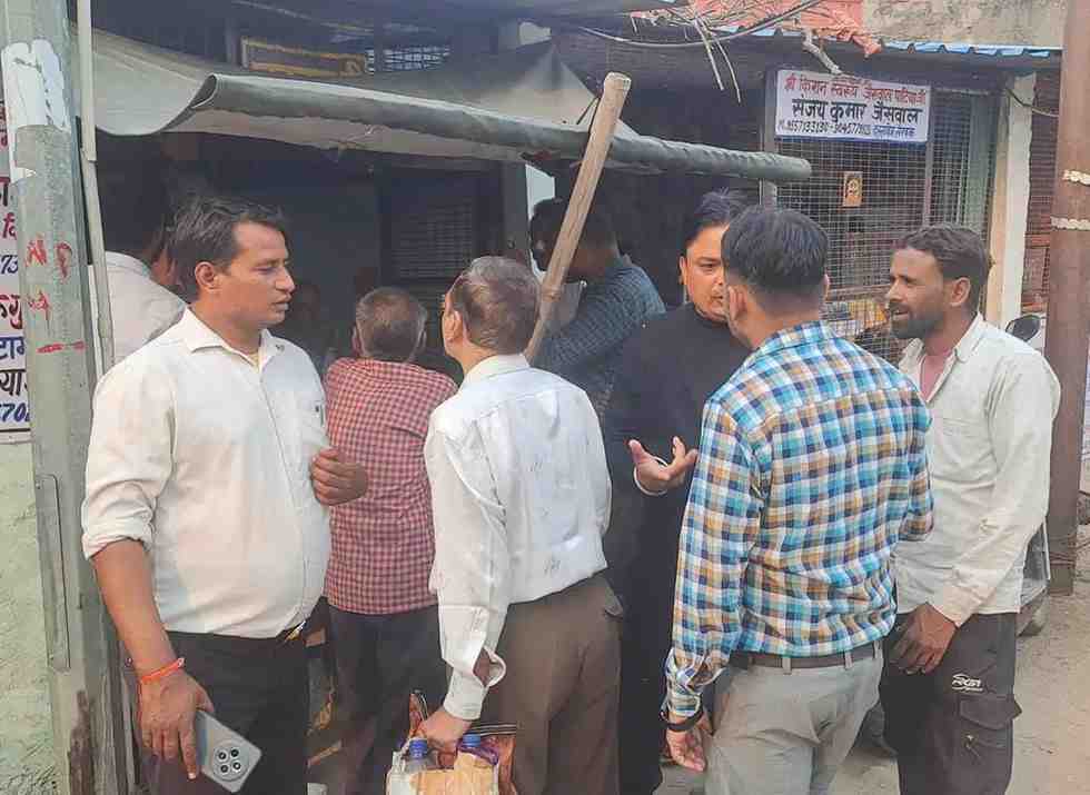 सादाबाद : स्टांप विक्रेता के गल्ले से रुपए चुराकर भागा युवक