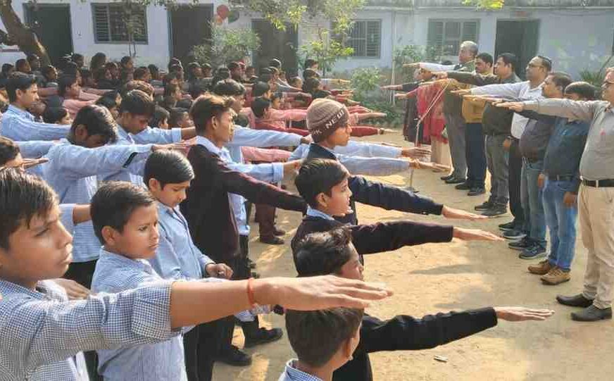 सासनी : विद्यापीठ इंटर कॉलेज में नशा मुक्त भारत के अंतर्गत शपथ दिलाई छात्रों को