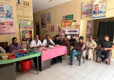 सादाबाद : स्वास्थ्य मेले में 46 लोगों ने लिया उपचार
