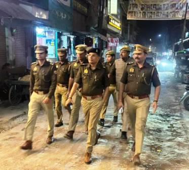 सादाबाद : एएसपी ने लिया कानून व्यवस्था का जायजा