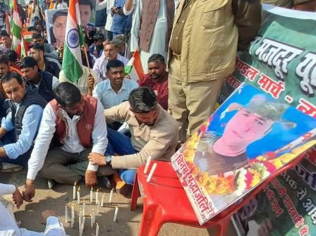 सादाबाद : जवान की मौत के बाद सड़क पर उतरे लोग