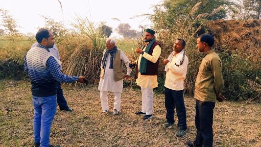 हसायन : सैंगला गांव में बरसात के पानी से बंजर हो रही कृषि भूमि, चकबंदी विभाग ने स्थायी समाधान के लिए भेजा प्रस्ताव