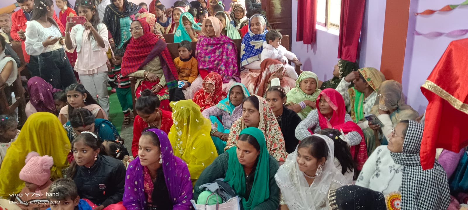 हसायन : सेंट लुक चर्च में क्रिसमस-डे हर्षोल्लास के साथ मनाया