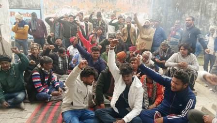 हसायन : मारपीट के विरोध में सफाई कर्मचारियों की हडताल से बाधित हुई पेयजल और साफ-सफाई व्यवस्था