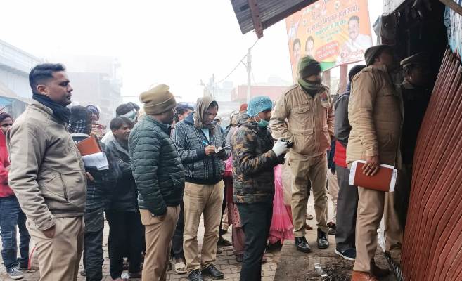 रेडीमेड कपड़े की दुकान में संदिग्ध परिस्थितियों में लगी आग, पांच नामजद आरोपियों पर मुकदमा दर्ज, आरोपियों की तलाश शुरू