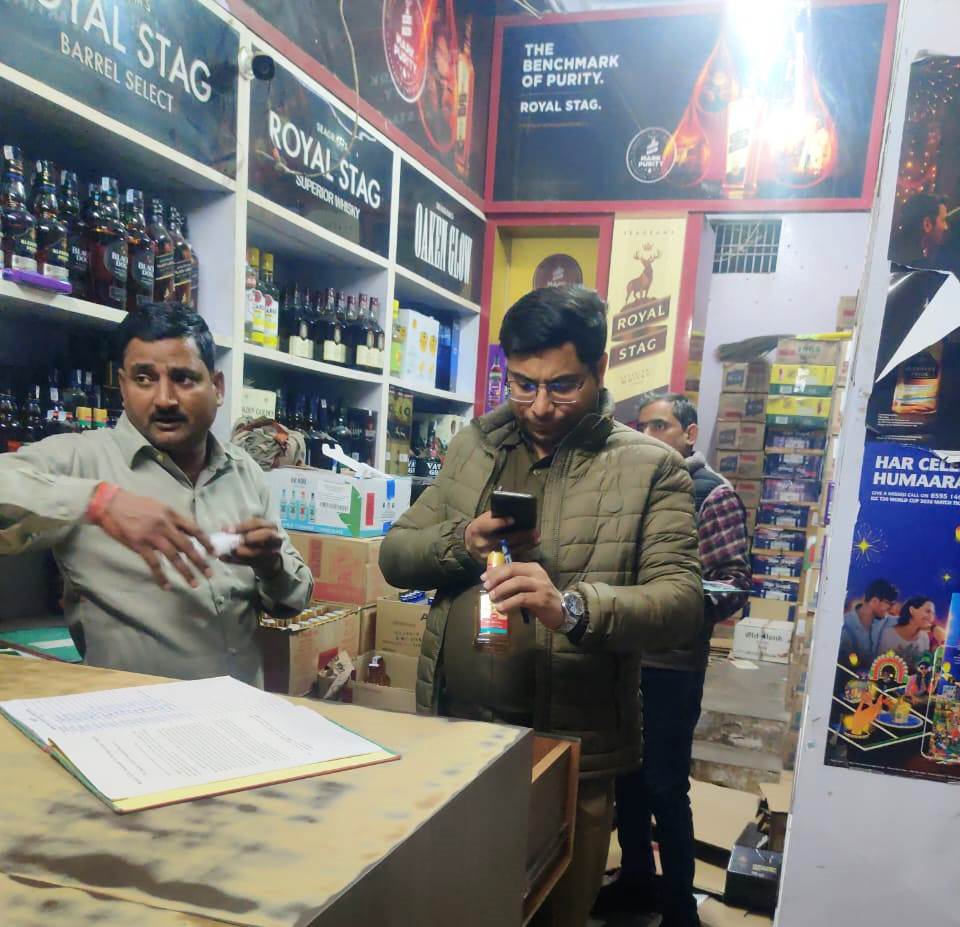 मदिरा दुकानों व एफएल-6 बार का औचक निरीक्षण