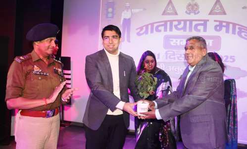 छात्रों ने नुक्कड़ नाटक, नृत्य और संगीत के जरिए दिया सड़क सुरक्षा का संदेश, उत्कृष्ट कार्य करने वाले 4 पुलिसकर्मी सम्मानित, बीएलएस इंटरनेशनल स्कूल में यातायात माह का हुआ समापन