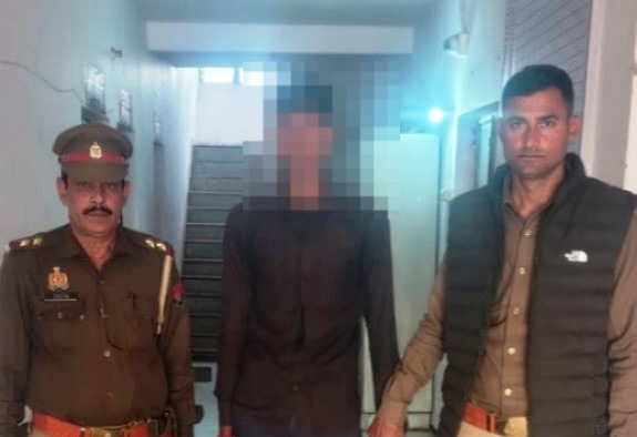 सादाबाद में अवैध तमंचे के साथ युवक गिरफ्तार, आर्म्स एक्ट में मुकदमा दर्ज