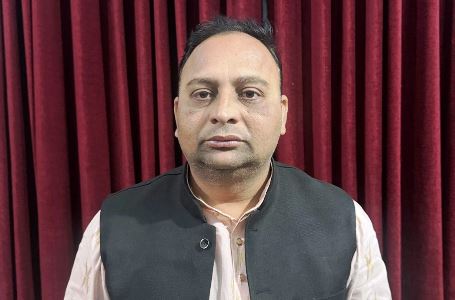 भाजपा नेता की ढाई टोले की सोने की चैन चोरी, सैलून संचालक पर लगाया आरोप