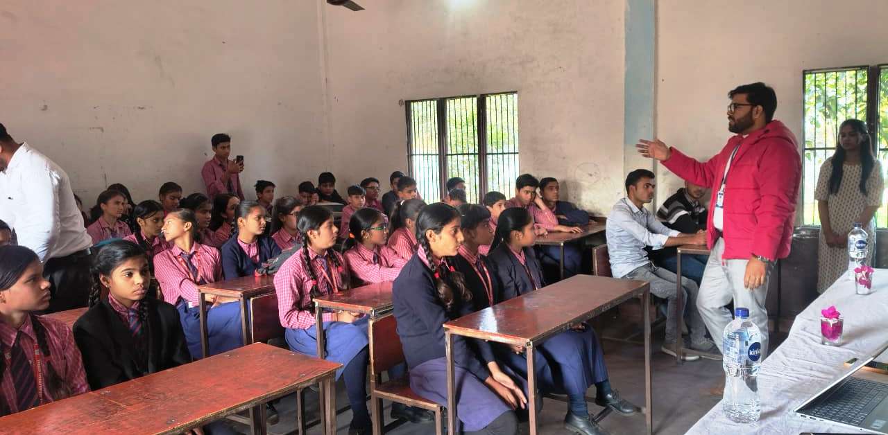 मथुरा में संस्कृति विश्वविद्यालय के स्कूल ऑफ एजूकेशन विभाग ने एड्स के प्रति किया जागरूक