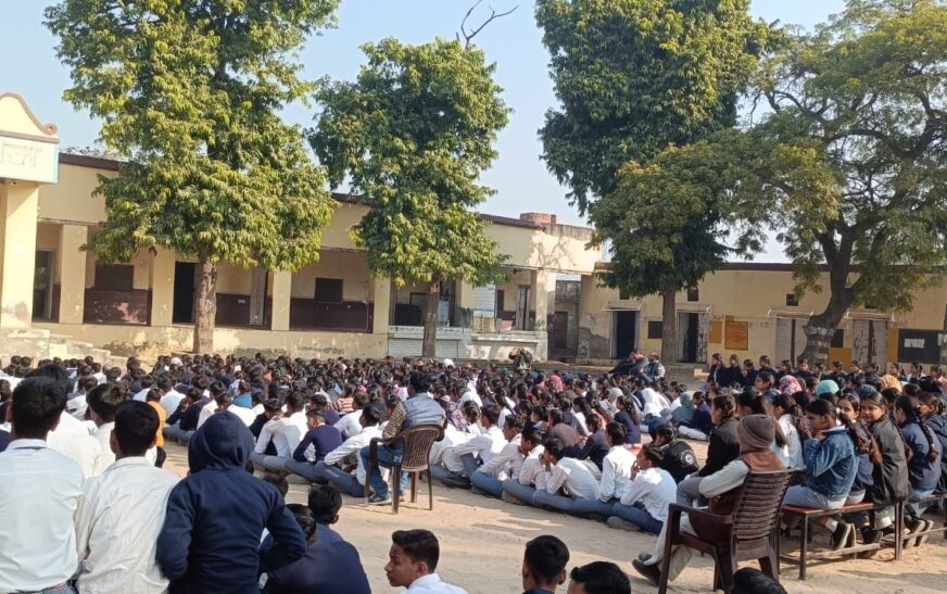 छात्र-छात्राओं मे वैज्ञानिक सोच विकसित करने का प्रयास, सादाबाद इंटर कॉलेज में मैजिक शो का हुआ आयोजन