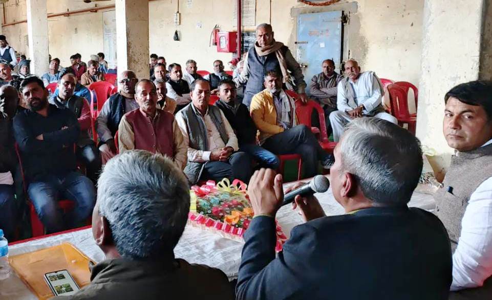 सादाबाद : किसानों को दिया गया आलू बीज प्रशिक्षण, कोल्ड स्टोरेज पर हुए कार्यक्रम में मेरठ के वैज्ञानिकों ने दी जानकारी