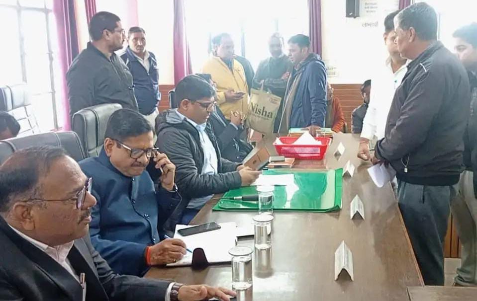 सादाबाद : तहसील सभागार में हुआ संपूर्ण समाधान का आयोजन, एसडीएम ने सुनी शिकायतें