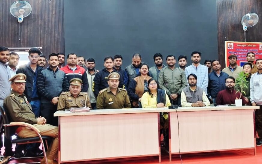 हाथरस पुलिस ने चलाया यातायात जागरूकता अभियान, मूक-बधिरों के लिए विशेष कार्यक्रम आयोजित