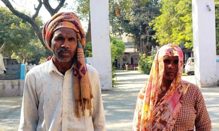 हसायन : खेत से मिट्टी खोदने को लेकर महिलाओं में हुई कहासुनी