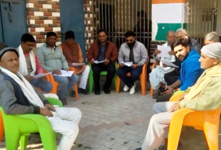 सादाबाद : कैंप लगाकर भरे गए एसआईआर फॉर्म, कुरसंडा में बूथ लेवल एजेंटों ने की बीएलओ की मदद, मतदाताओं को समझाया