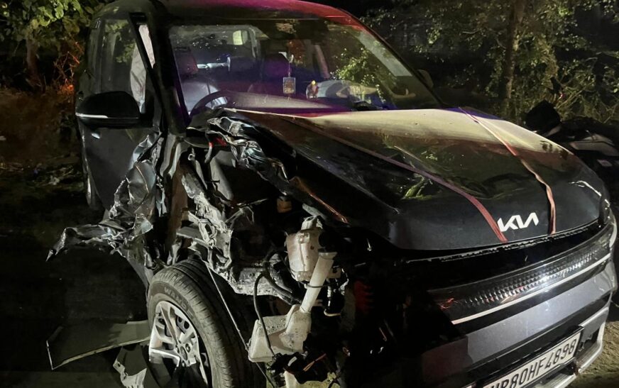 सासनी में ईको और कार की जोरदार भिड़ंत, कंकाली मंदिर के निकट हुआ हादसा, बाल-बाल बचे लोग