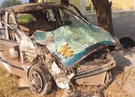 सादाबाद : आगरा-अलीगढ़ राजमार्ग पर हुई सड़क दुर्घटना में दो लोग गंभीर रूप से घायल