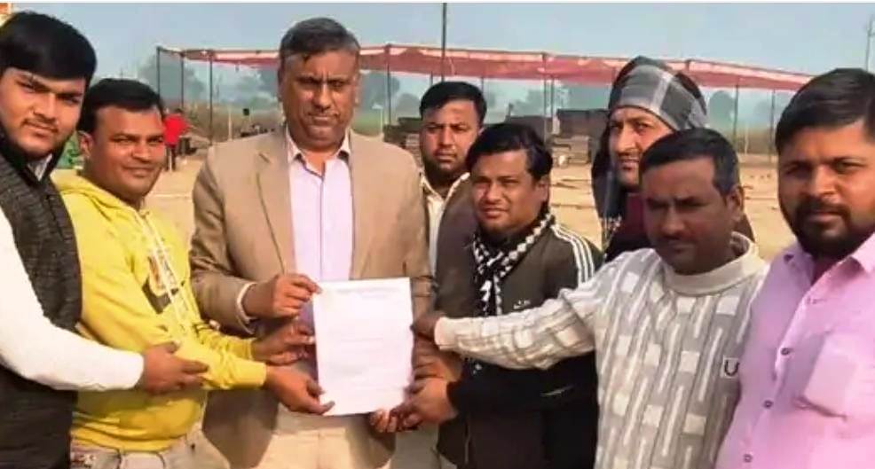 सादाबाद : मीडिया कर्मियों ने विधायक को सौंपा ज्ञापन, प्रेस क्लब की स्थापना और सुविधाओं को लेकर पुरजोर मांग