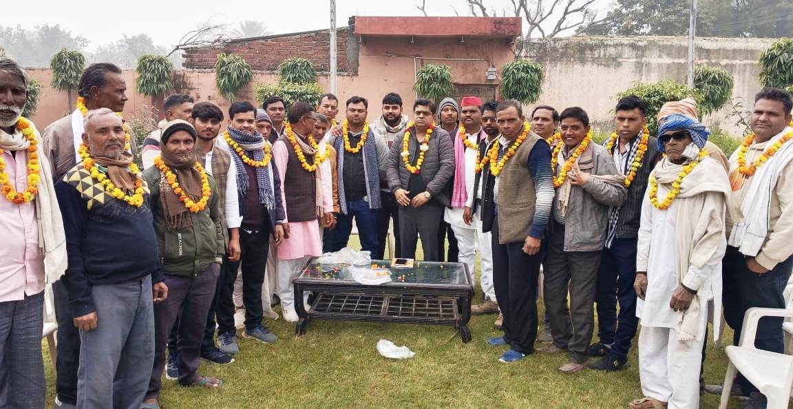 सादाबाद में एसआईआर अभियान को लेकर समाजवादी पार्टी की समीक्षा बैठक संपन्न