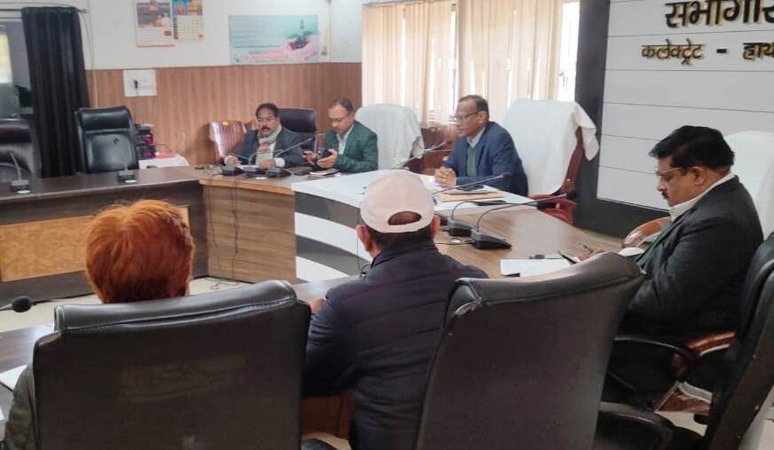 विशेष प्रगाढ़ पुनरीक्षण अभियान को लेकर कलेक्ट्रेट में हुई बैठक, लापरवाही पर जिम्मेदार अधिकारियों के खिलाफ कठोर कार्रवाई के निर्देश