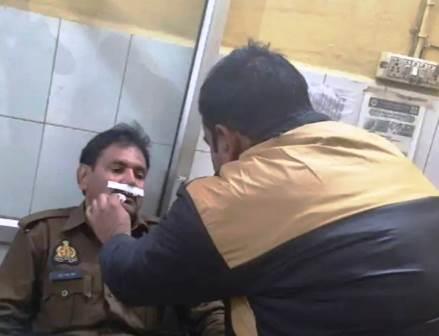 सादाबाद : कोतवाली परिसर में पेड़ की डाली टूटकर गिरने से कांस्टेबल घायल