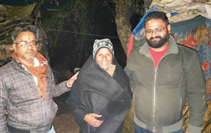 भीषण सर्दी में निःस्वार्थ सेवा संस्थान ने जरूरतमंदों को वितरित किये कंबल