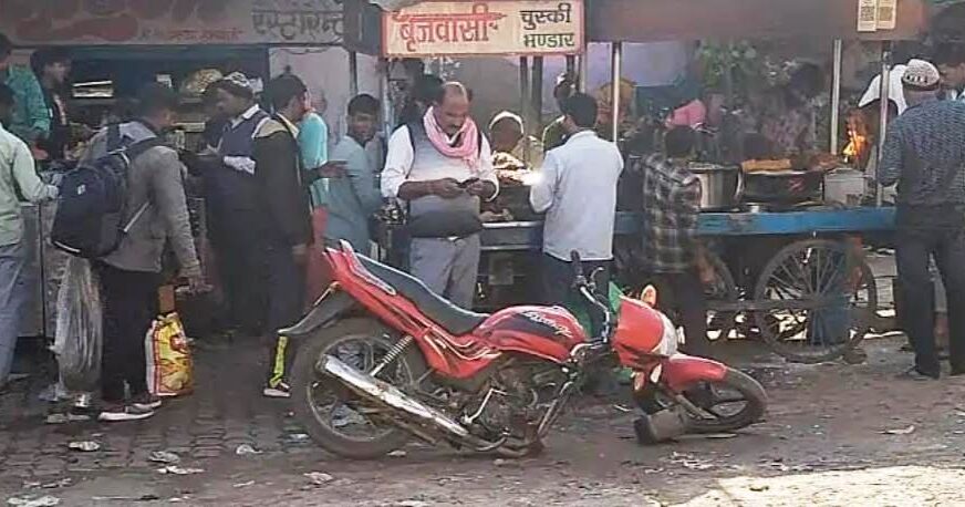 सादाबाद : बाइक फिसलने से बाइक सवार व्यक्ति घायल, बाइक दो हिस्सों में टूटी