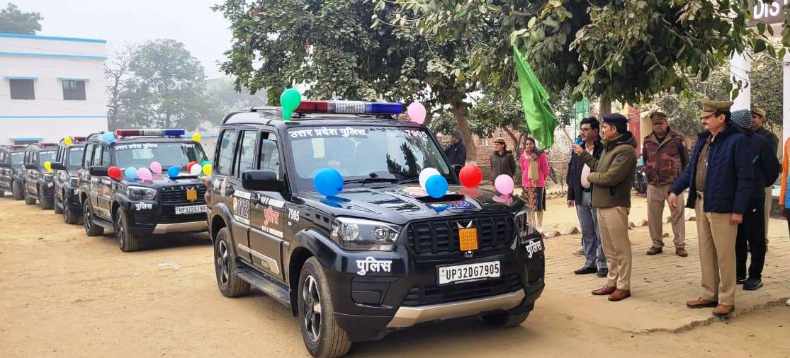 हाथरस को मिली यूपी-112 की 6 नई गाड़ियां, सीओ ने हरी झंडी दिखाकर किया रवाना, सुरक्षा होगी पुख्ता