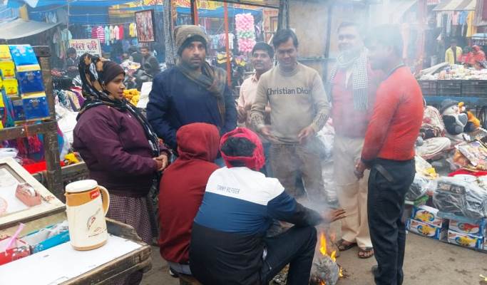 हाथरस में शिमला व मसूरी जैसी ठण्ड, कोहरे और ठंड ने बढ़ाई मुश्किलें, हाथरस व आस पास के जिलों में अत्यधिक घने कोहरे का रेड अलर्ट, बुजुर्गों और बच्चों को विशेष सावधानी बरतने की अपील