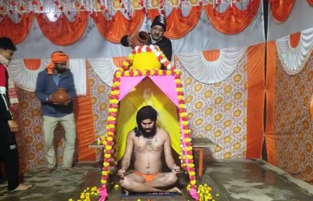 मुरसान : विश्व कल्याण और सद्भावना के उद्देश्य से की जा रही है दिव्य जलधारा तपस्या