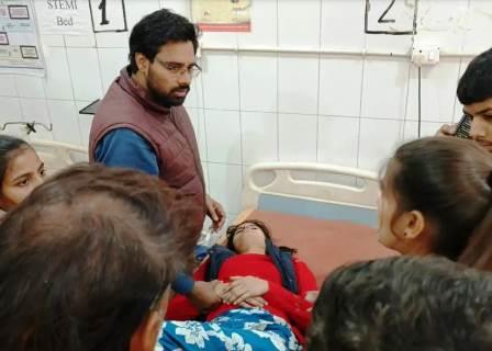 सादाबाद : ई-रिक्शा से गिरकर छात्रा घायल, परीक्षा देकर घर लौट रही थी छात्रा, राया रोड पर हुई घटना