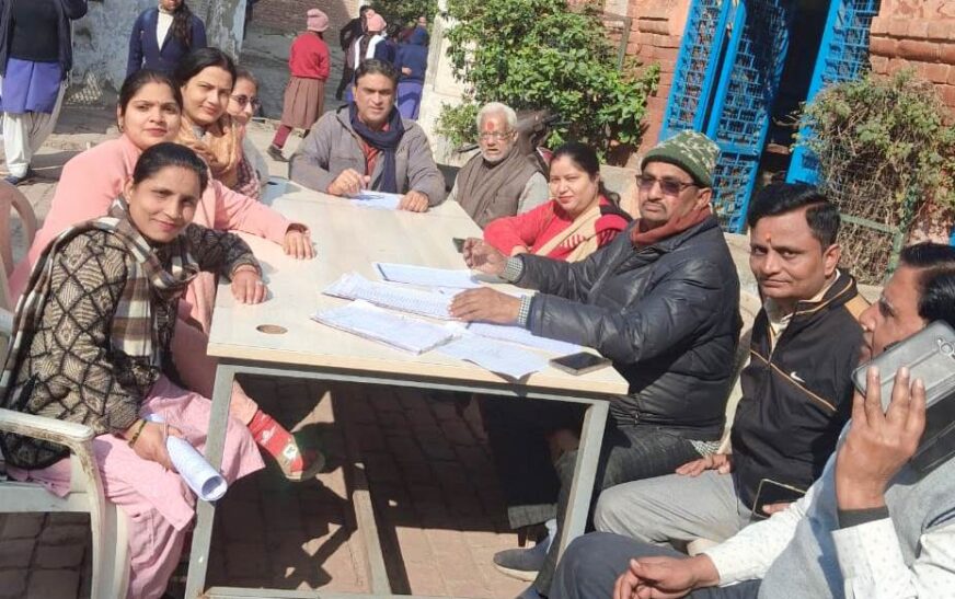 हाथरस नगर में मतदाता पुनरीक्षण अभियान के तहत सर्वेक्षण कार्य सम्पन्न