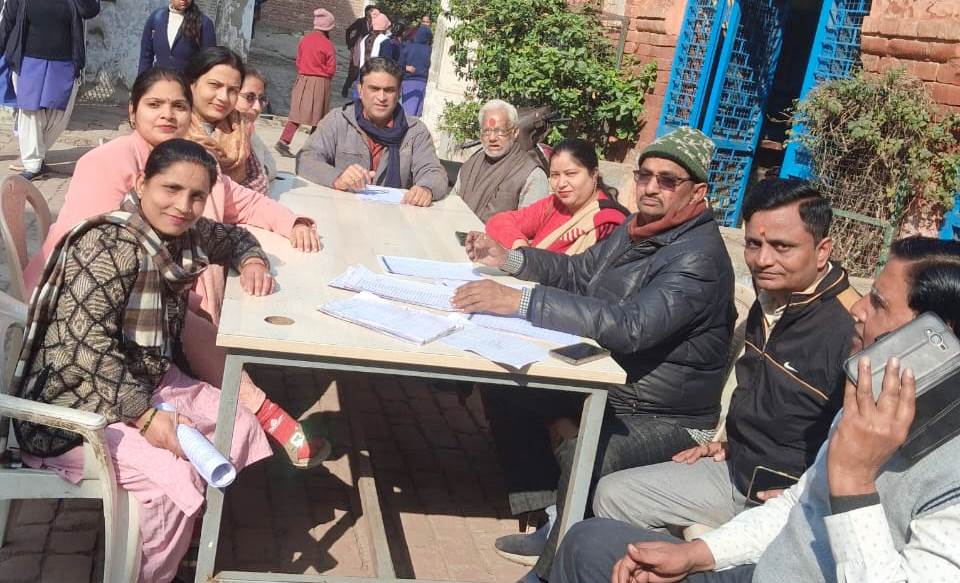 हाथरस नगर में मतदाता पुनरीक्षण अभियान के तहत सर्वेक्षण कार्य सम्पन्न