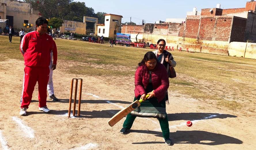 टीचर्स क्रिकेट लीग : हाथरस चाजर्स व सिकंदराराऊ सनसेंशन की टीमों ने जीते मुकाबले, दूसरे दिन खेले गए दो मुकाबले