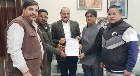 जनसमस्याओं को लेकर पूर्व सांसद राजेश दिवाकर को ज्ञापन सौंपा, मानव कल्याण सामाजिक संस्था ने ठंड से राहत के लिए जलवाए अलाव