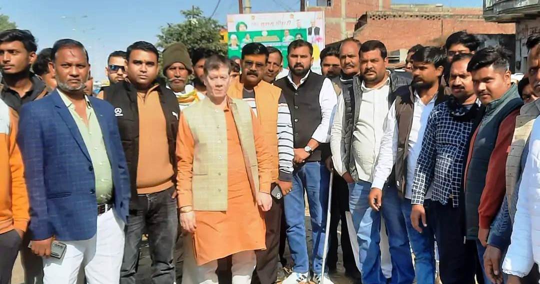 सादाबाद : पृथ्वीराज चौहान की प्रतिमा लगाने की मांग, समाज के तमाम लोगों ने एसडीएम के नाम ज्ञापन सौंपा