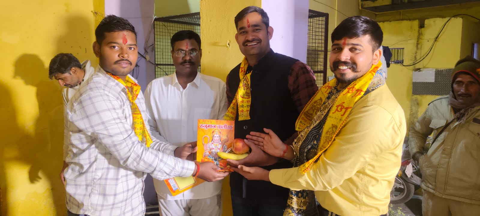 पुरदिलनगर : पुलिस चौकी में हवन और हनुमान चालीसा का पाठ का आयोजन