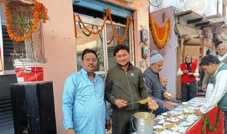 हाथरस में तुलसी दिवस के उपलक्ष्य में विशाल भंडारे का हुआ आयोजन