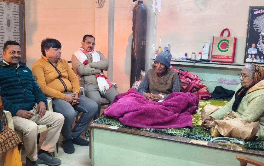 वरिष्ठ भाजपा नेता रमेश चंद्र आर्य का हाल-चाल जानने अस्पताल पहुंचे जनप्रतिनिधि