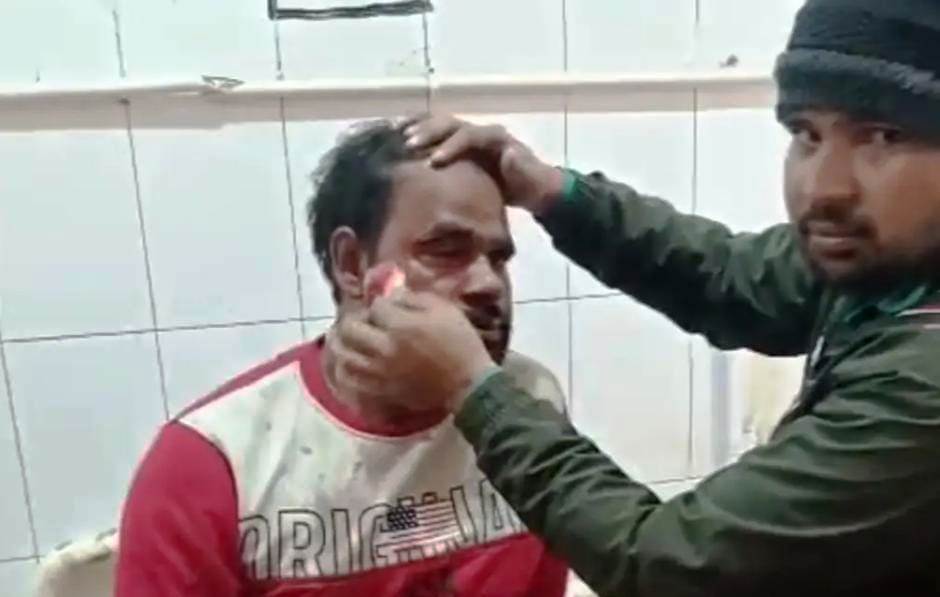 सादाबाद : दुर्घटना में ई-रिक्शा के दिव्यांग चालक सहित कई घायल, विनोबा नगर चौराहे के निकट हुई टैंपो से टक्कर