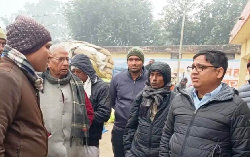सादाबाद : एसडीएम ने किया बाजरा क्रय केंद्र का निरीक्षण, किसानों की सुविधाओं का ख्याल रखने की हिदायत